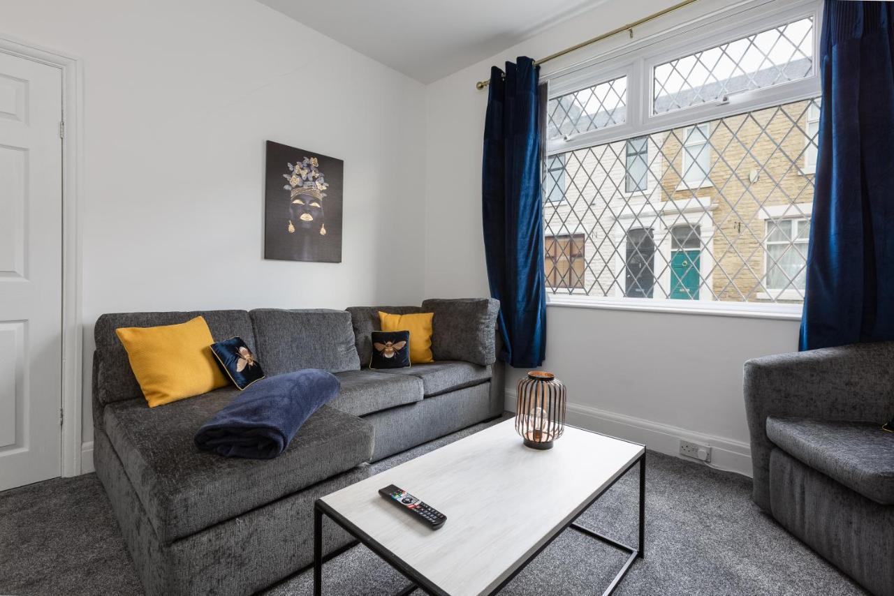 Connaught House - Wi-fi, Parking, Contractors Holiday home