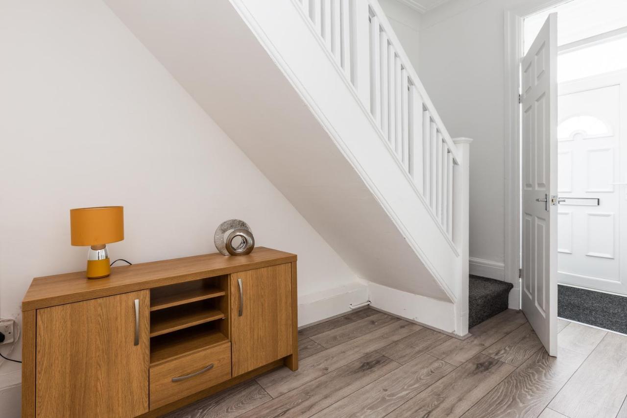 Connaught House - Wi-fi, Parking, Contractors Preston (Lancashire)