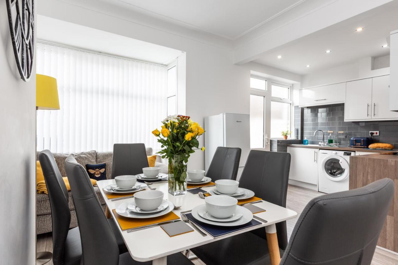 Connaught House - Wi-fi, Parking, Contractors Holiday home *